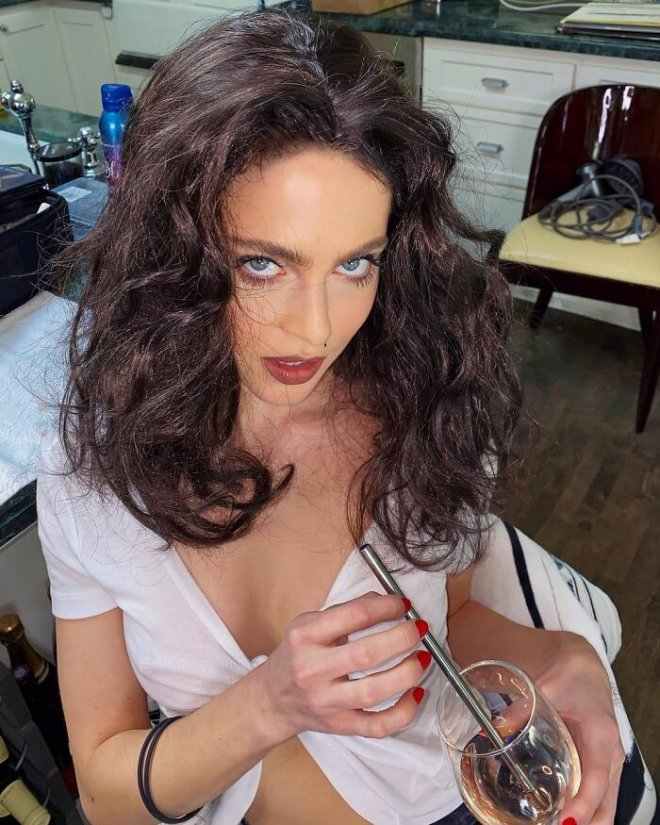 Актриса Энн Уинтерс опубликовала свои фотографии, чтобы получить роль в фильме о Мадонне